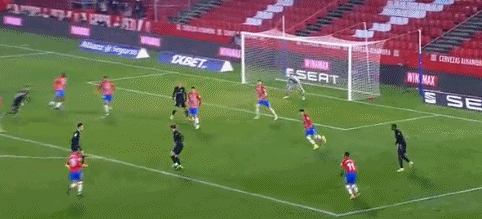 前锋突破造点，射门造成点球机会