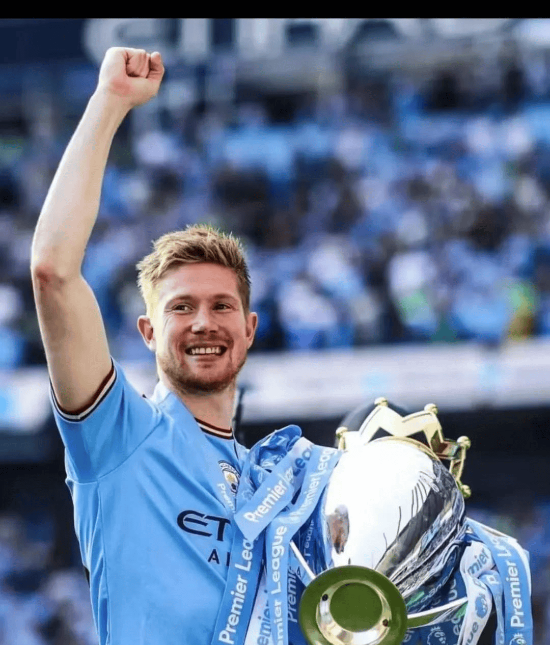 奥兹·史密斯在游击区上演华丽的后空翻入场，其金手套防守被赞为“球场魔术师”